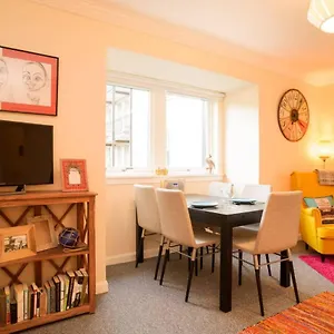 Altido Lovely For 4 With Free Parking Edinburgh